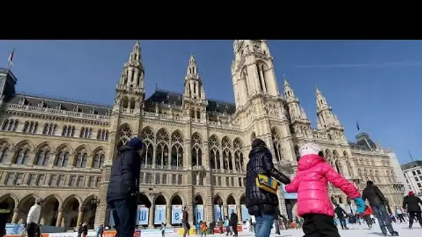 A Vienne, le Danube gelé crée des conditions idéales pour le patin à glace