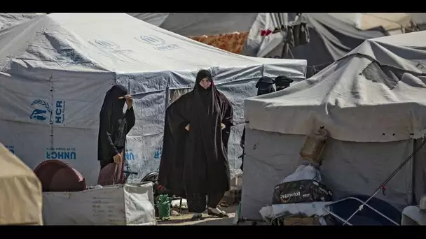 En Syrie, immersion dans les camps "passoires" des femmes djihadistes