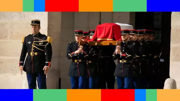 ✟  Obsèques de Jean-Paul Belmondo : le cercueil de l'acteur bloqué dans un ascenseur !