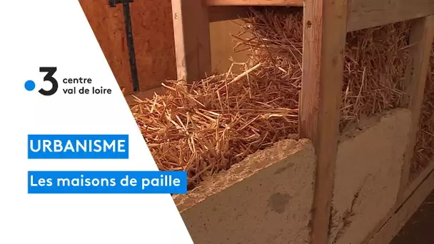 Montargis : une maison en paille, un bâtiment avec une structure faite en paille et en bois