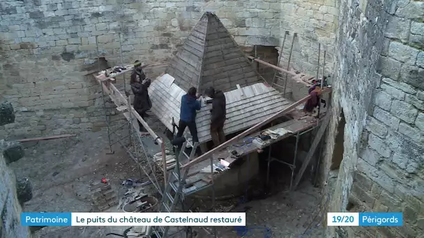 Une nouvelle toiture pour le puits du château de Castelnaud