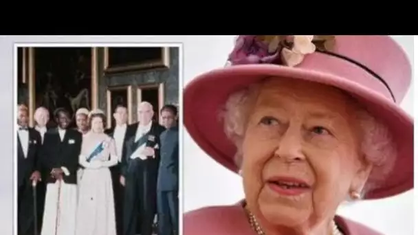 La reine sourit largement dans une superbe photo de retour alors que le palais continue le c.ompte