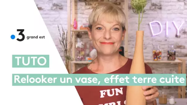 Comment relooker un vase : DIY effet terre cuite