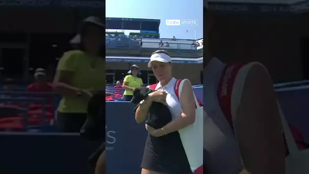 😍🐶 TELLEMENT MIGNON ! Elles entrent sur le court avec des CHIOTS ! #shorts