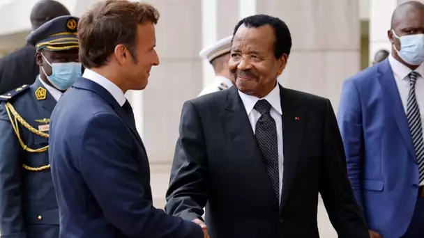 En déplacement au Cameroun, Emmanuel Macron alerte sur l'influence russe en Afrique