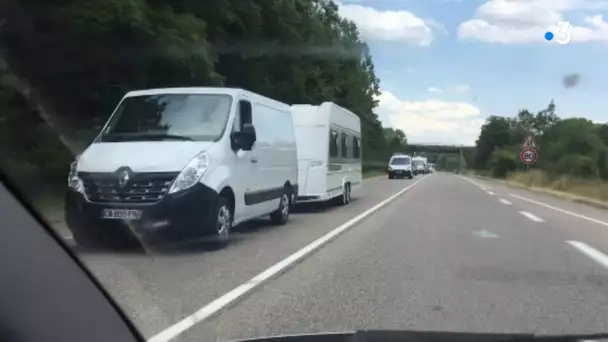 Les gens du voyage en route vers la base de loisirs r de Messein