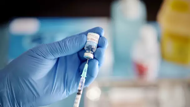 Variété Omicron et vaccin : l'OMS répond enfin