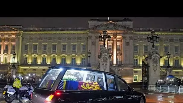 Le cercueil de la reine Elizabeth II est arrivé à Londres