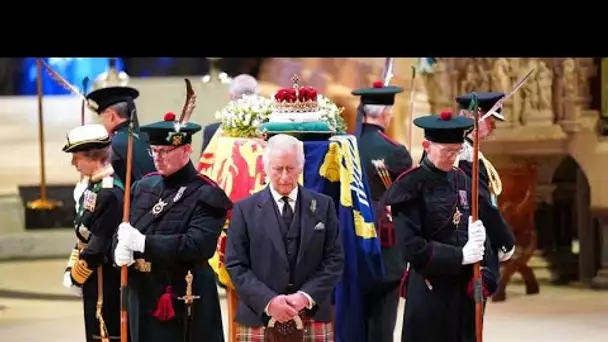 Le cercueil d'Elizabeth II est exposé dans la cathédrale Saint-Gilles d'Édimbourg