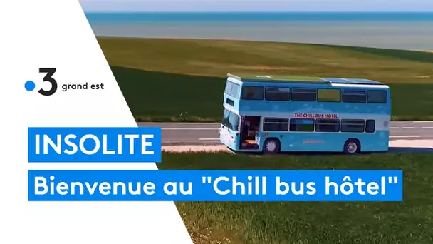 Ce vieux bus anglais a été transformé en hôtel ambulant