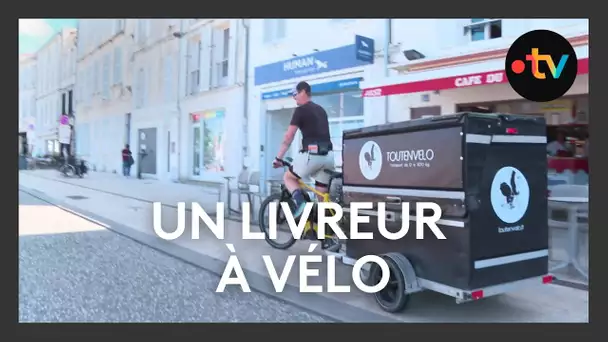 Il livre ses colis à vélo électrique