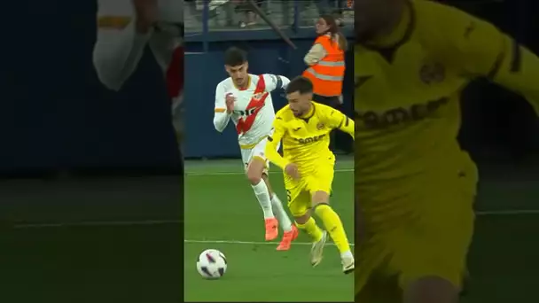 1 nutmeg, okey, but 2…  🤯 ÁLEX BAENA