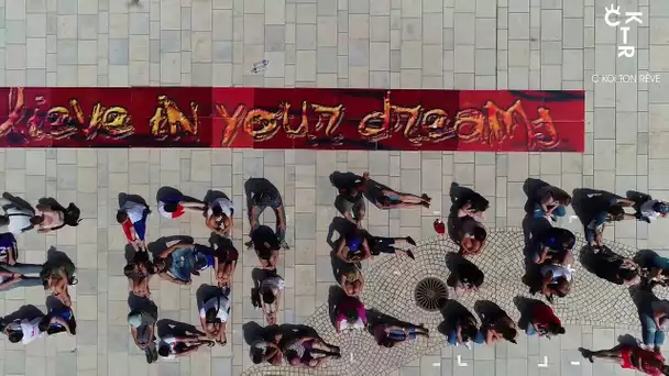 Fresque humaine pour soutenir l&#039;équipe de France de Football