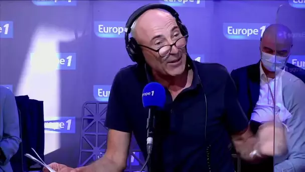 "D’ici la vue est magnifique sur les embouteillages"... Nicolas Canteloup  depuis la Tour Eiffel