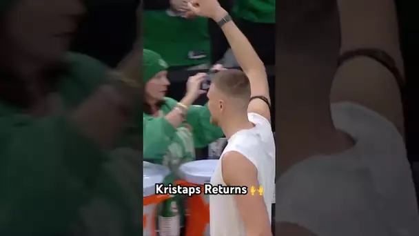 Kristaps Porziņģis receives a standing ovation in first game of the season!