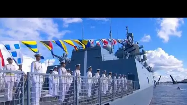 Parades navales en Russie pour célébrer la journée de la marine russe