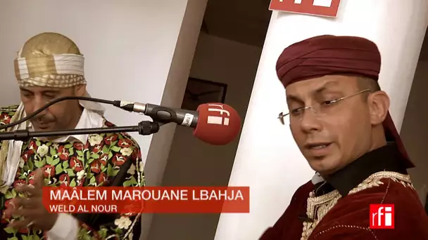 Le maâlem Marouane Lbahja joue "Weld al nour" - Festival Gnaoua à Essaouira, Maroc