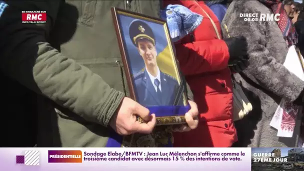 Guerre en Ukraine : 1500 personnes réunies pour les funérailles d'un soldat