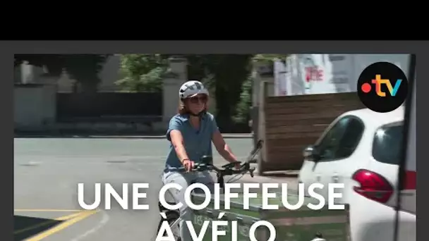 Une coiffeuse sillonne La Rochelle à bord de son vélo cargo