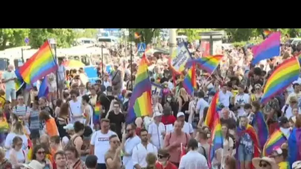 Pologne : des milliers de personnes participent à la Gay Pride de Varsovie