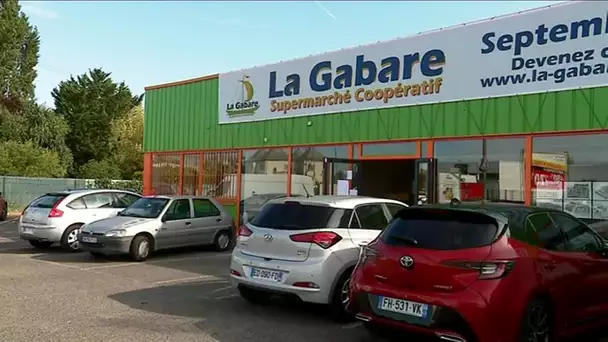 Le supermarché coopératif La Gabare se prépare avant l&#039;ouverture