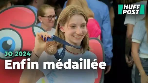 Cinq jours après la fin des Jeux, elle reçoit sa médaille en Roumanie