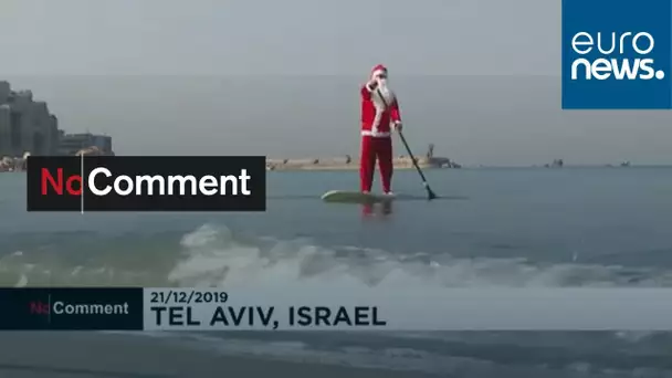 Le Père Noël se met au paddle à Tel-Aviv