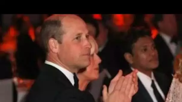 Le prince William impressionne les fans en tenue de soirée noire lors d'un gala d'ambulance aérienne