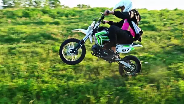 MOMO APPREND A CABRÉ EN MOTO CROSS .. IL GÈRE DE FOU !