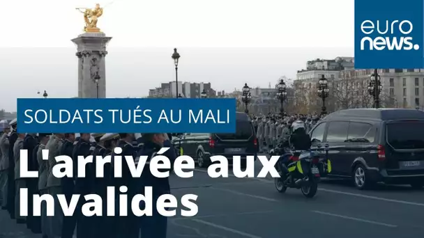 Les corps des treize soldats français morts au Mali sont arrivés aux Invalides