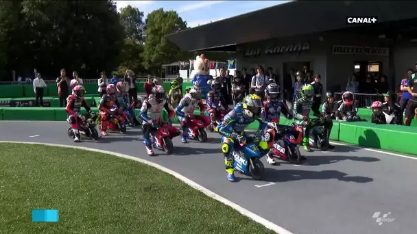 Une course de mini-moto avec les pilotes de Moto GP