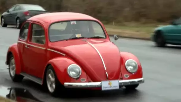 On remet à neuf une Volkswagen Coccinelle de 1966 !