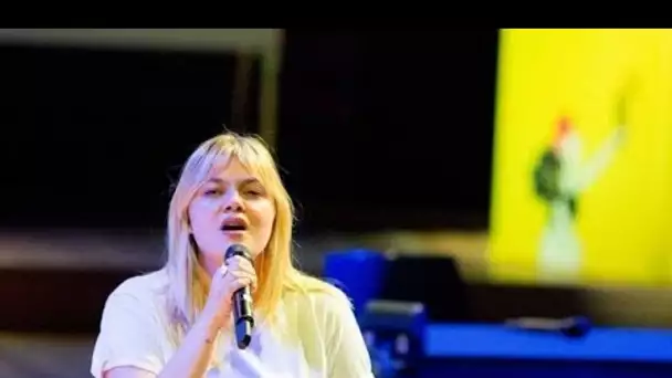 Louane victime d'un malaise dans "The Voice" que la production a choisi de ne pas...