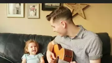 Ce père et sa fille chantent la chanson de Toy Story et affolent les internautes