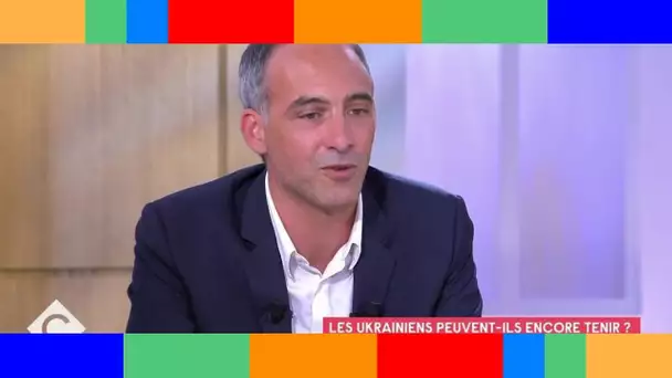 "Ils n'avaient jamais tenu d'armes de leur vie" : immense émotion pour Raphaël Glucksmann sur le pla