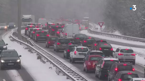 De la neige sur l'A20, vers Razès