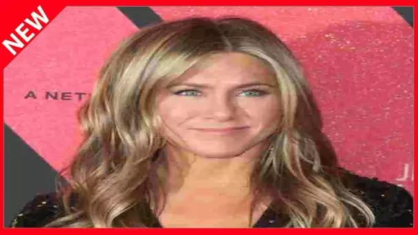 ✅  Jennifer Aniston nargue Brad Pitt ? Cet autre acteur avec lequel elle s'est amusée après les Osca