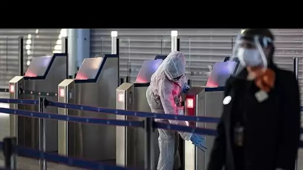 À Paris, malgré des mesures sanitaires rigoureuses, peu de voyageurs à l'aéroport CDG