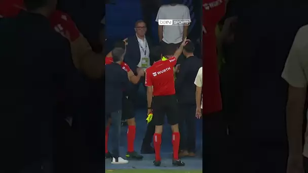 😲💥 L'ARBITRE d'Espanyol-Villarreal visé par UNE BOUTEILLE à la fin du match ! #shorts