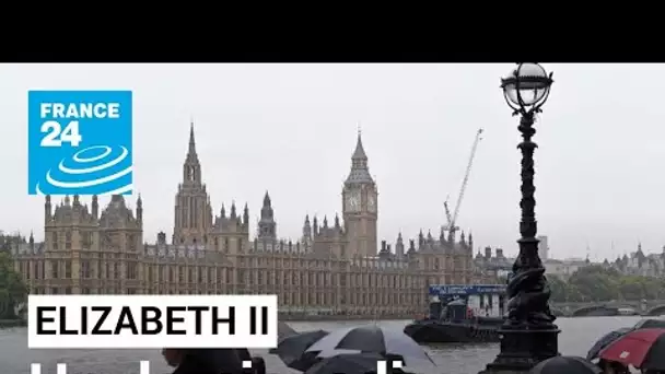 Une foule attendue à Londres pour un dernier adieu à Elizabeth II • FRANCE 24