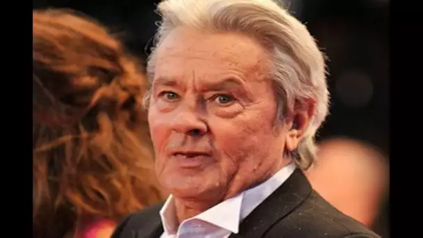 Alain Delon « va très bien » : son fils évoque sa santé un an après son AVC