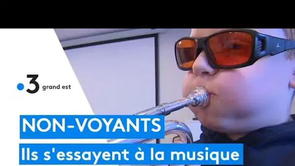 Cécité : des jeunes non-voyants jouent de la musique pour la première fois