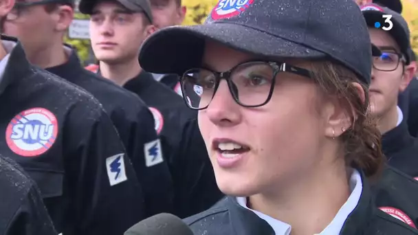 Les jeunes du Service national universel défilent pour le 11 novembre à Bourges