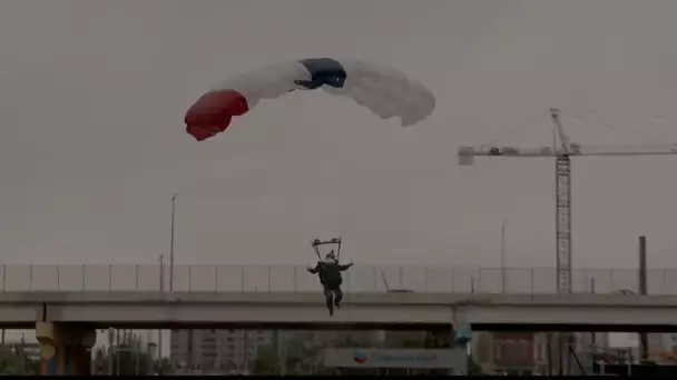 It’s a bird. It’s a plane. It’s The Larry O’Brien Trophy skydiving into Denver for Heat/Nuggets! 🏆