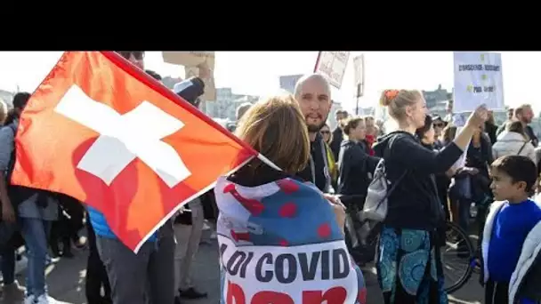 En pleine cinquième vague, les Suisses votent sur l’avenir de la loi Covid