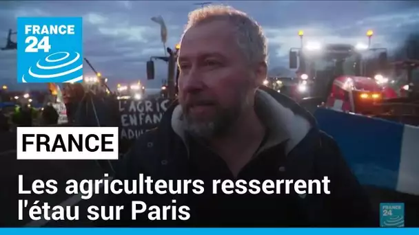 Les agriculteurs resserrent l'étau sur Paris, les tractations se poursuivent • FRANCE 24