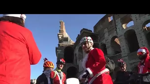 Italie : des cyclistes déguisés en Père Noël pour la bonne cause