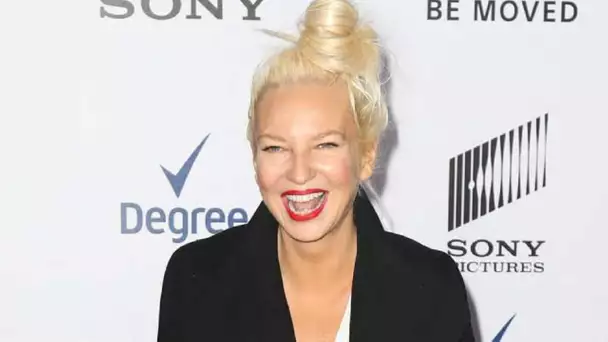 La chanteuse Sia grand-mère à 44 ans : « Je sais, c'est fou ! »