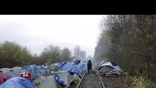 "Je n'ai pas peur de mourir" : témoignages de migrants dans un camp de fortune près de Calais