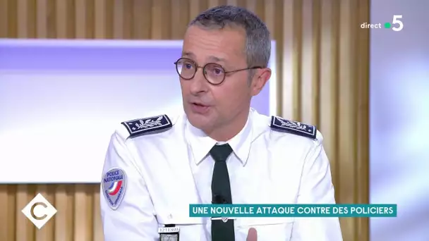 Une nouvelle attaque contre des policiers - C à Vous - 08/10/2020